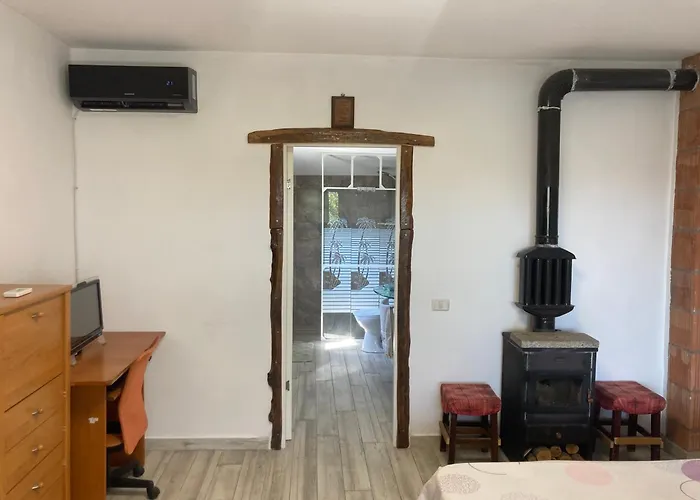 Gogo's House Homestay *